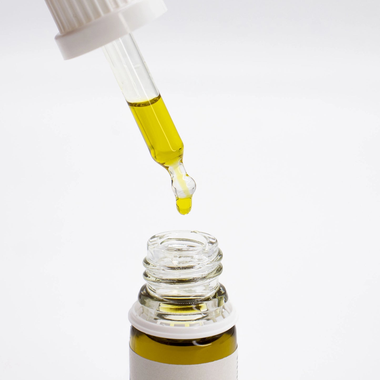 Huile CBD 10 % Zenherb – flacon compte-gouttes, usage quotidien doux