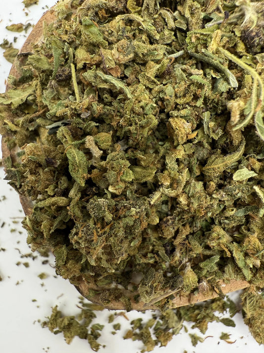 Trim CBD – mélange de petites fleurs et feuilles riches en cannabidiol

